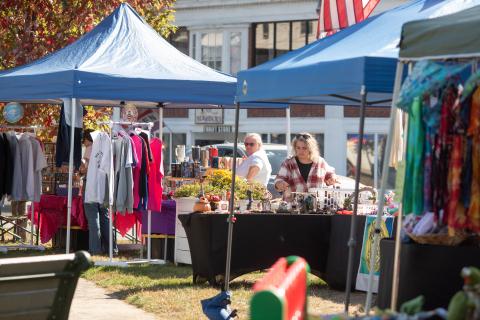Whitefield NH town center planes with vendor tens